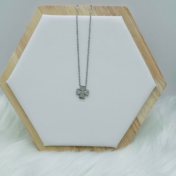 Darla Clover Necklace Pendant Bundle - Picture 4 of 8